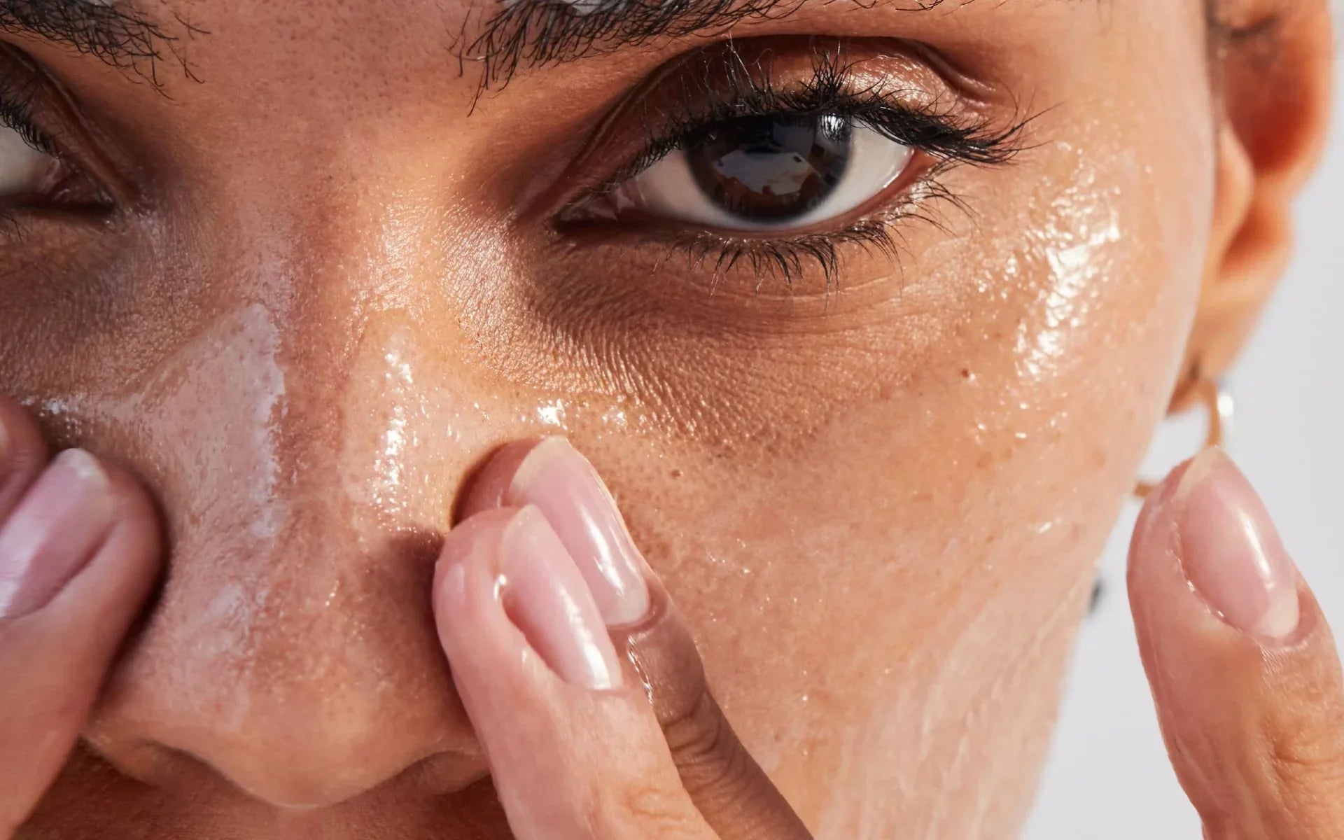 Slugging: The Viral Hydration Technique (And Who Should Absolutely Avoid It)