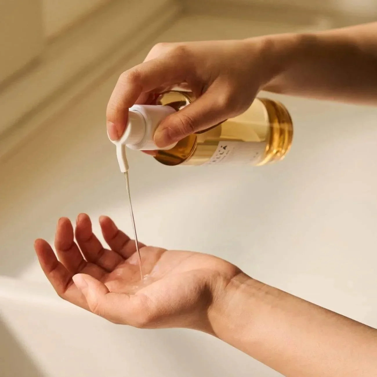 Madagascar Centella Light Cleansing Oil (200ml)